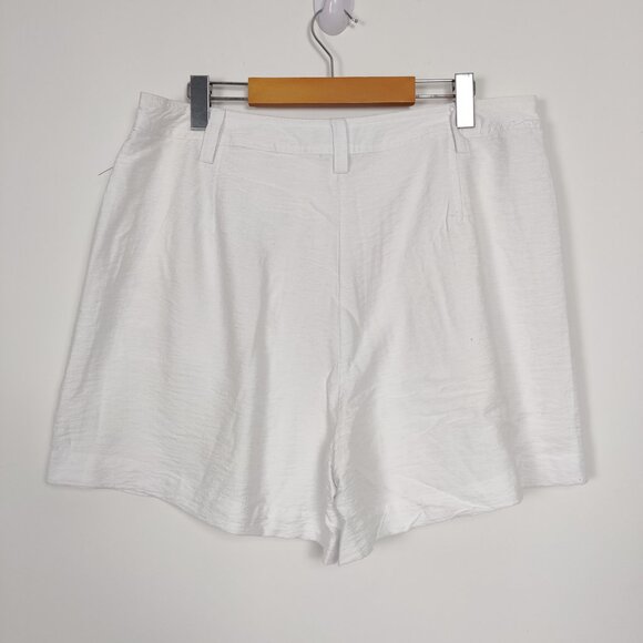 DKNY Women's Shorts NEW Size 14 White Rayon Casual Summer Lightweight Elegant - Picture 2 of 9